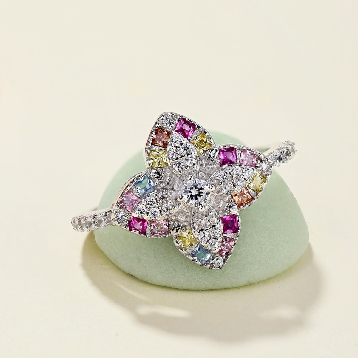 Luxurious Colorful Flower Shape Banquet Ring